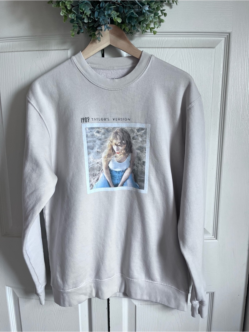 OFFICIAL Taylor Swift 1989 (Taylor’s Version) Crewneck Sweatshirt Size L